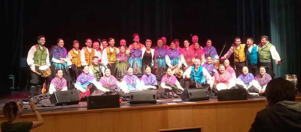 Banda de gaitas Invernía de Buxantes con Susana Seivane