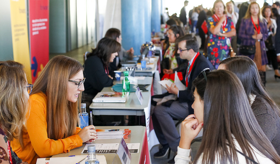 Imaxe dunha feira de Emprego da Camara