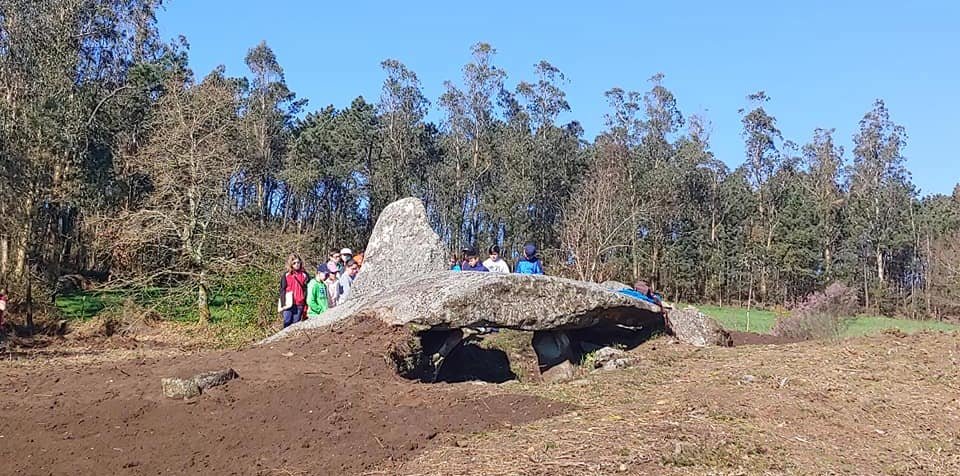 Visita escolar a renovada Pedra da Arca
