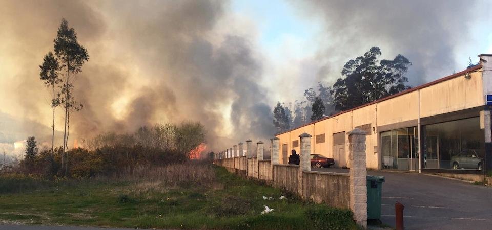 Incendio na Cacharoza-Baio