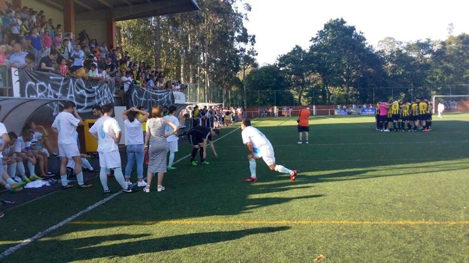 O frustrado ascendo do Zas en San Andres ante o Tordoia na 14-15