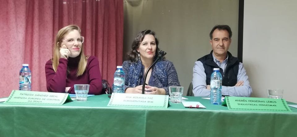 Patricia Sánchez Abeal, Ana Miranda e Andres Cerdeiras no debate de pesca do IES Pedra da Aguia
