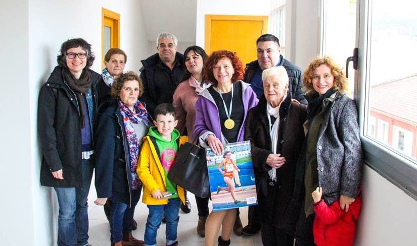 Teresa Castro coa sua familia en Vimianzo