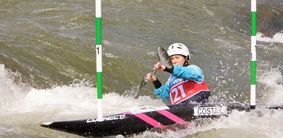 Lorena Costa na Copa Pirineiros en Pau co CDM Piraguismo Dumbria