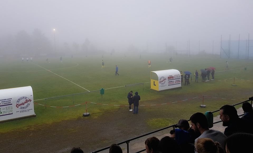 Campo no Pena de Ouro con neboa-Foto-Fin Lema