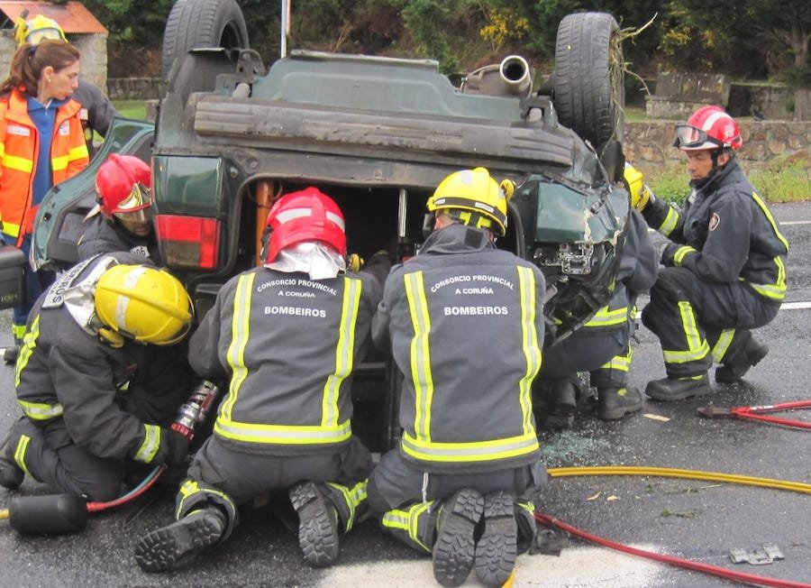 Dani Bogo co casco amarelo nun accidente