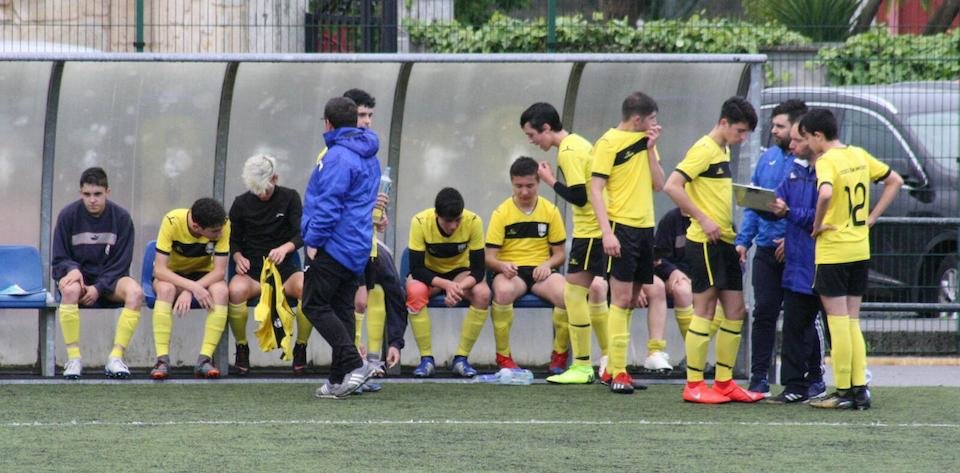 Banquino da Seleccion Sub15 da Costa-Foto-Luis Gonzalez