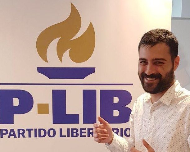 Adrian Leira presentase polo Partido Libertario 1 copia
