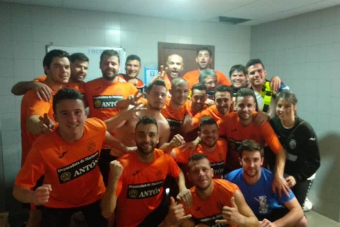O Volantes de Baño celebrando a vitoria ante o Baíñas.