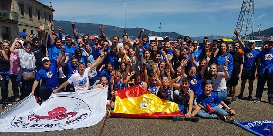 Foto de familia do Club Remos Muros en Teis-Vigo