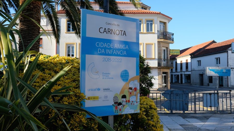 Letreiro Carnota Concello Amigo da Infancia