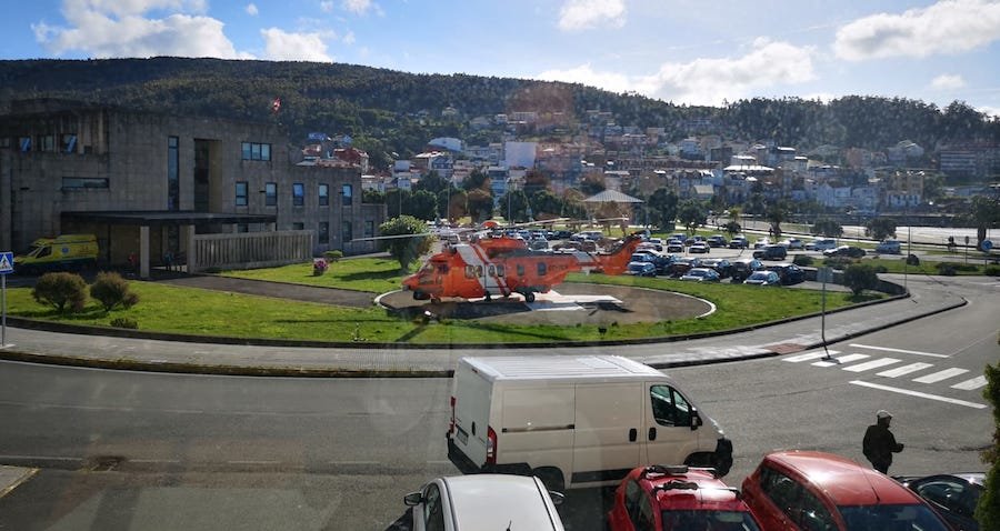Helicoptero Helimer de Salvamento Maritimo no Hospital Virxe da Xunqueira de Cee Helicoptero Helimer de Salvamento Maritimo no Hospital Virxe da Xunqueira de Cee