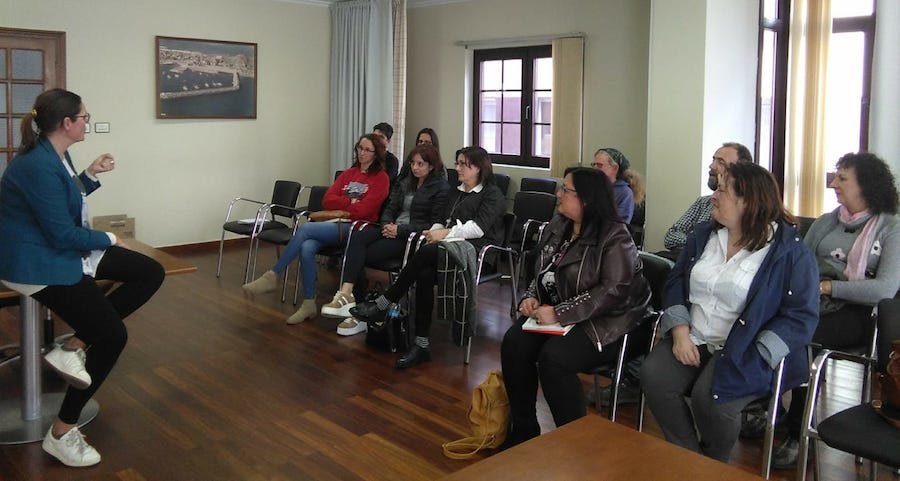 Charla con Carme Adan en Muxia