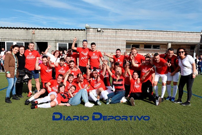 O Castriz celebrou en San Pedro o seu ascenso á Liga da Costa. Foto: www.diariodeportivo.gal