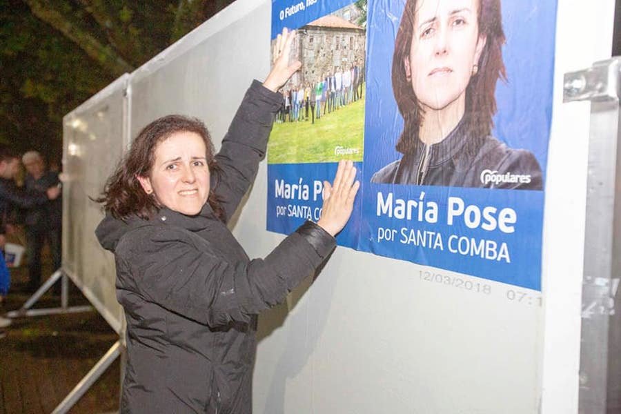 Pegada de carteis PP Santa Comba