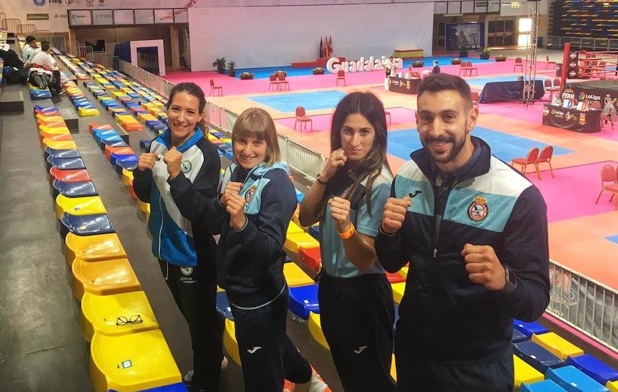 Equipo feminino de Kick Boxing Dumbra en Gualadajara