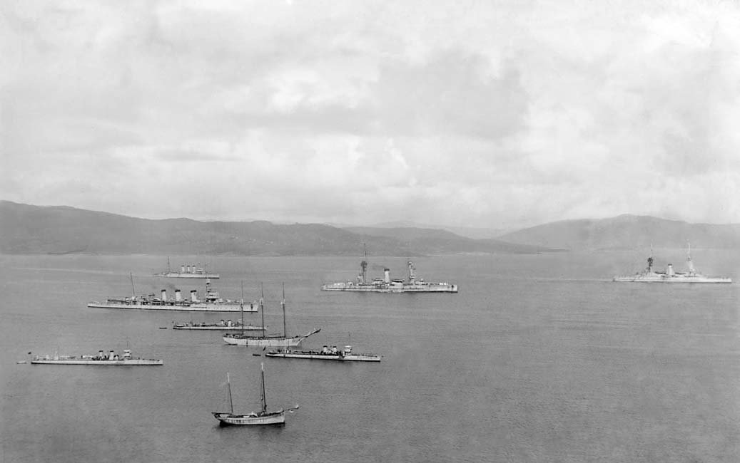 Armada nas rias da Costa da Morte-Foto-Juan Malvarez