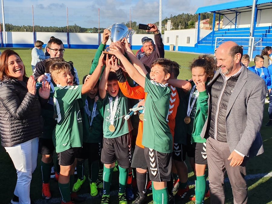 O Fisterra foi o gran triunfador da Copa da Costa F8