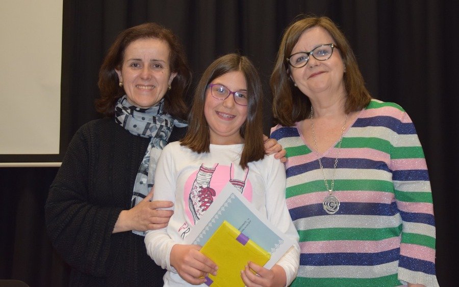 Entregando os premios de ganadores de Santacomba