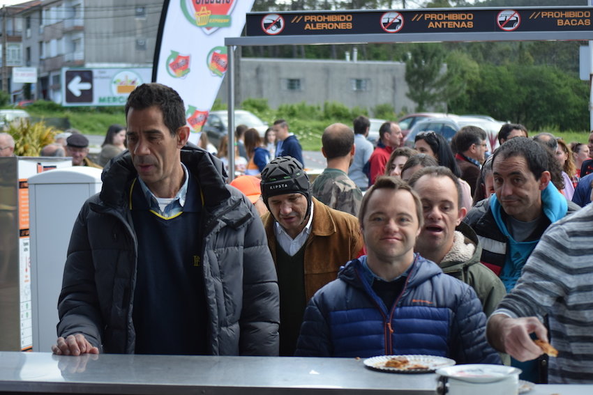 A familia de Aspadex non quixo perder a festa dos 50 anos de Bazarra-Foto-Jorge Castro
