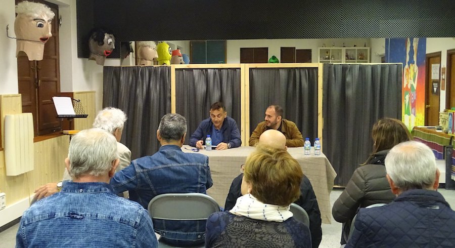 Charla con marcos Maceiras na Universidade Popular de Corcubion