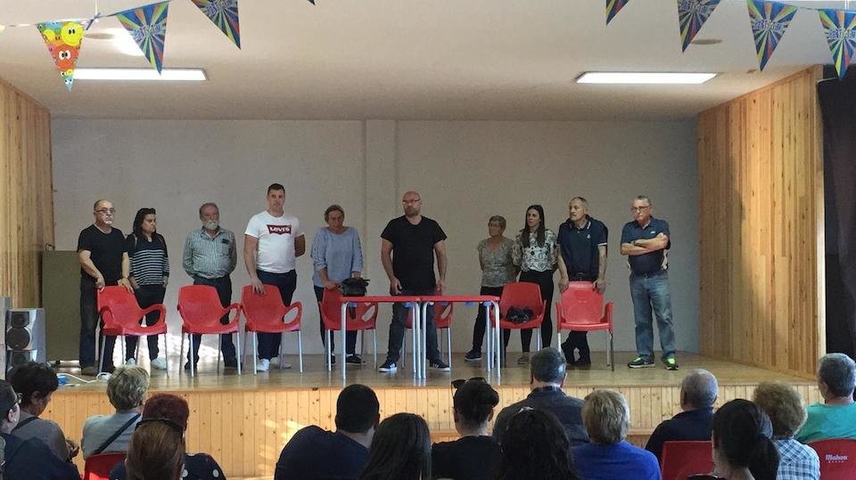 Reunion da vecinanza de Esteiro unese para salvar o Peton