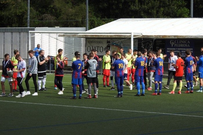Pasillo de ambos equipos á Esteirana cadete