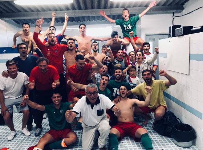 Esteirana celebrando en Corme
