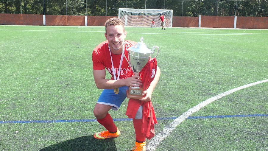 Edgar do San Lorenzo maximo goleador da DH Veteranos-Foto-MOdesto Parga
