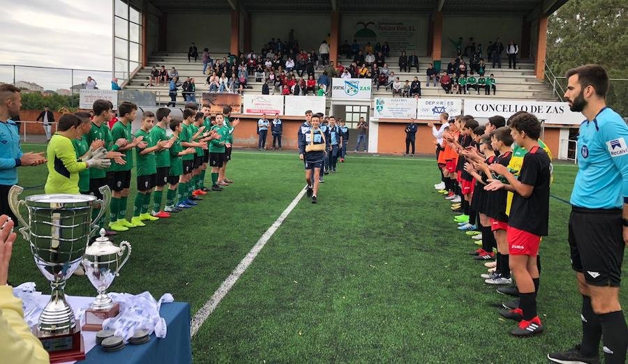 Pasillo ao Cee como campion da Liga Infantil