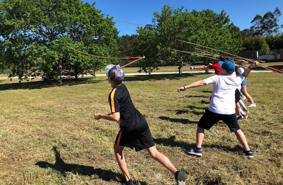 Obradoiro nas visitas escolares a Dombate
