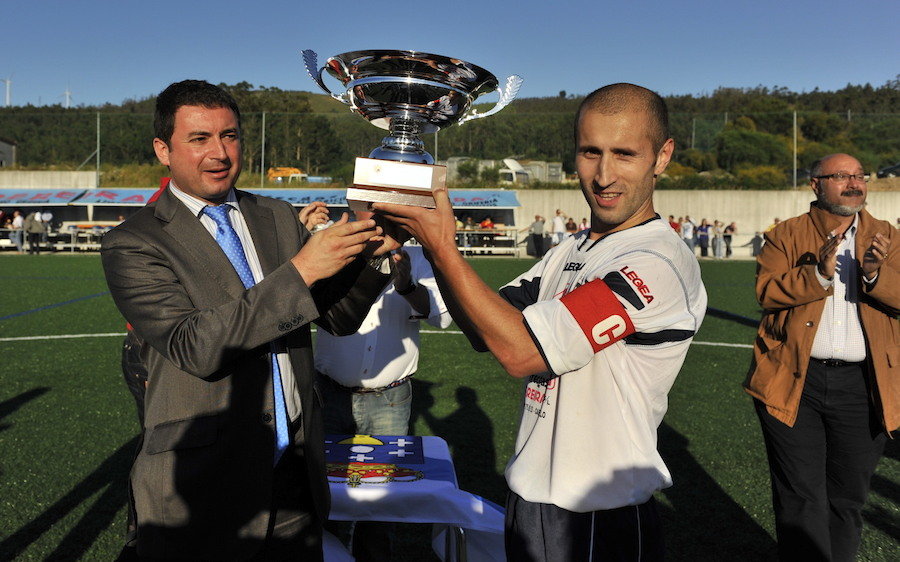 Suso recollendo a Copa da Costa 2011