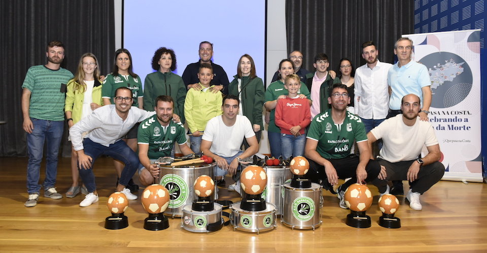 Familia da SD Fisterra gran triunfadora da Gala do Futbol da COsta QPC 2019