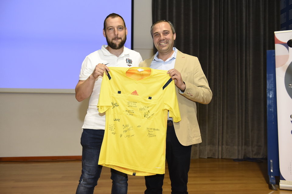 Detalle do colectivo arbitral con Jesus Espana