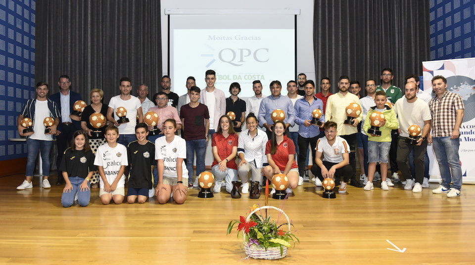 Foto de familia da Gala do Futbol da Costa QPC 2019