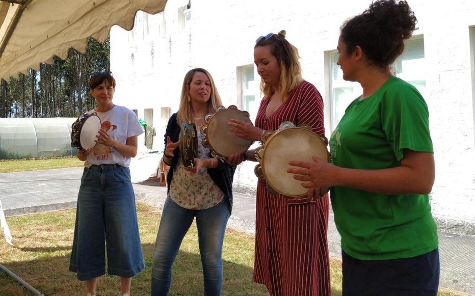 Pandereteiras na Clausura da Escola Ambiental de Senda Nova