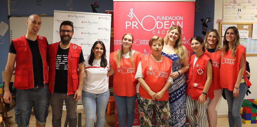 Alejandra Plaza coa familiad e Prodean enCaceres