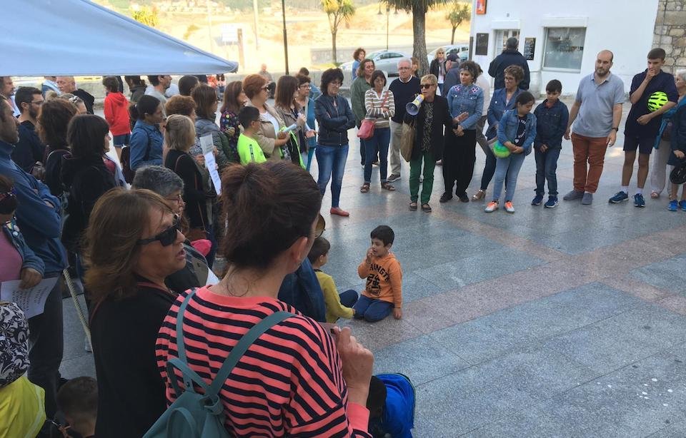 Concentracion en Laxe contra a violencia machista-Foto-Victor de Mira 2