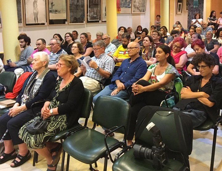 Salon de plenos de Carnota ateigado