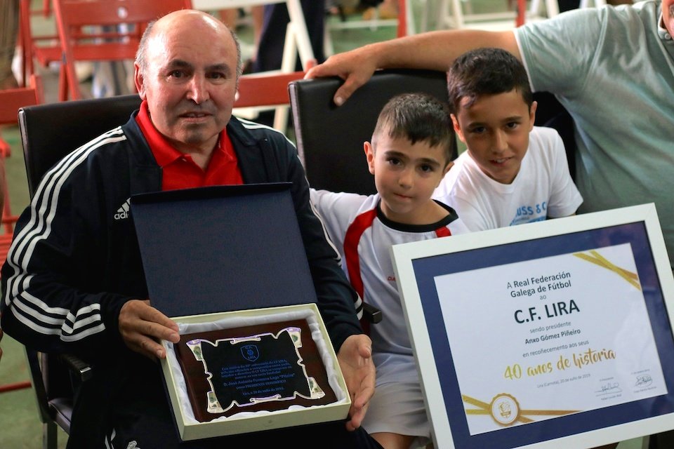 Homenaxe a Piteiro como Presidente de Honra no 40 aniversario do Lira CF-Foto-Nunegraphy