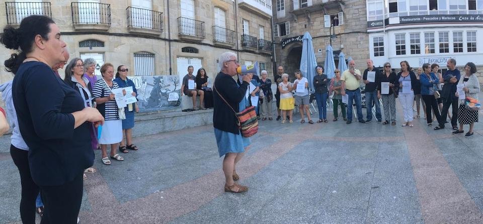 Concentracion en Laxe contra a violencia de xenero