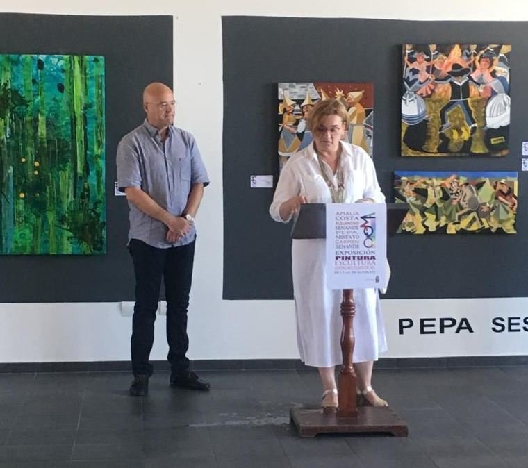 Domingo Guerra e Ines Monteagudo na inauguracion da expo CROMA en Muros