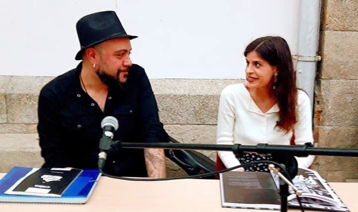 Suso Bahamonde e Laura Sanchez presentando os seus libros no Veran Cultural de Cee