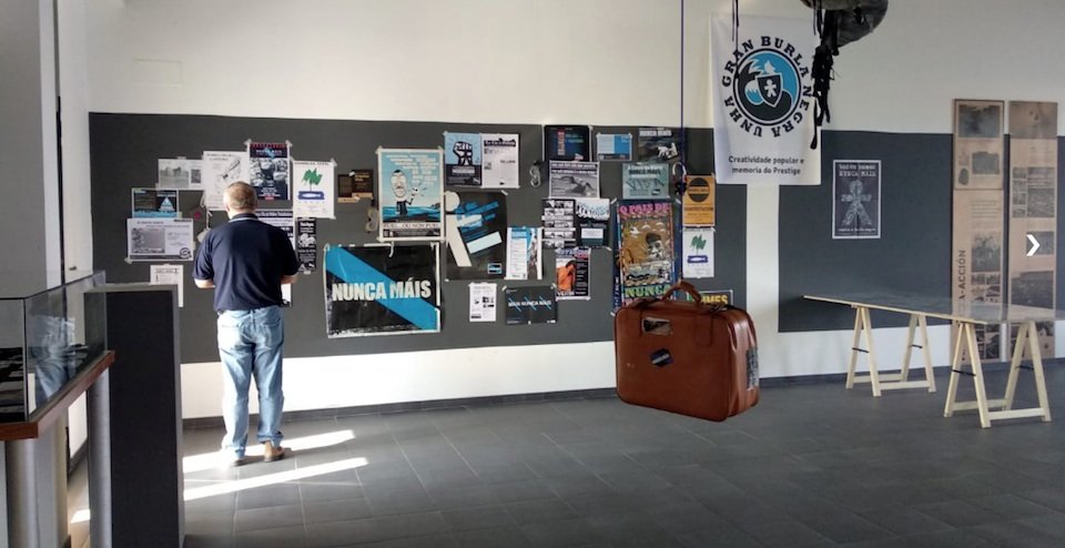 Exposicion do Prestige de Plataforma contra unha Gran Burla Negra en Muros 2