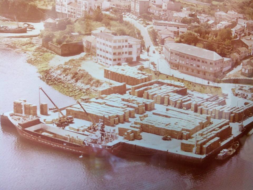 Imaxe do porto de Corcubion década de 1980 - Foto-Archivo de Aquiles Garea