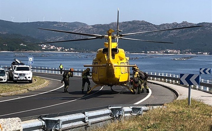 Medios traballando no incendio de Louro-Muros