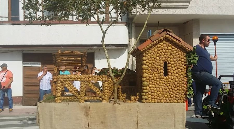 Desfile de tractores da Festa da Pataca de COristanco-Fotos de Lupe Blanco