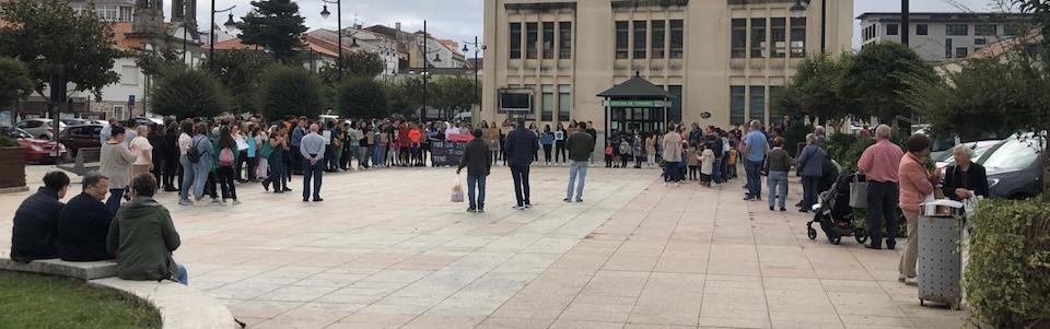 Concentracion da comunidade escolar de Cee na Mundial polo Clima