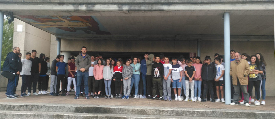 Concentracion no CEIP de Carnota na Semana Mundial polo Clima