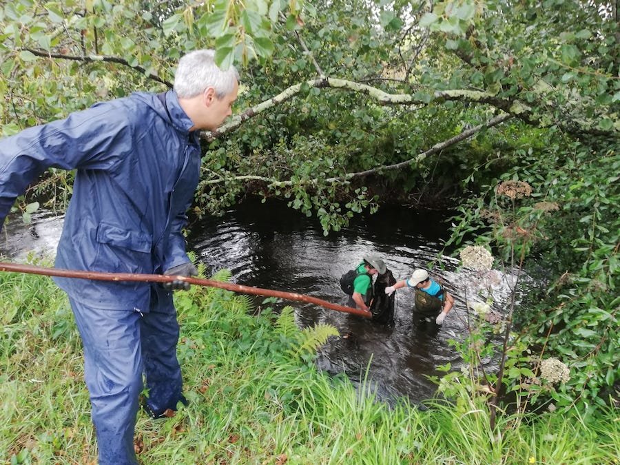 Limpando o rio Anllons con Senda Nova